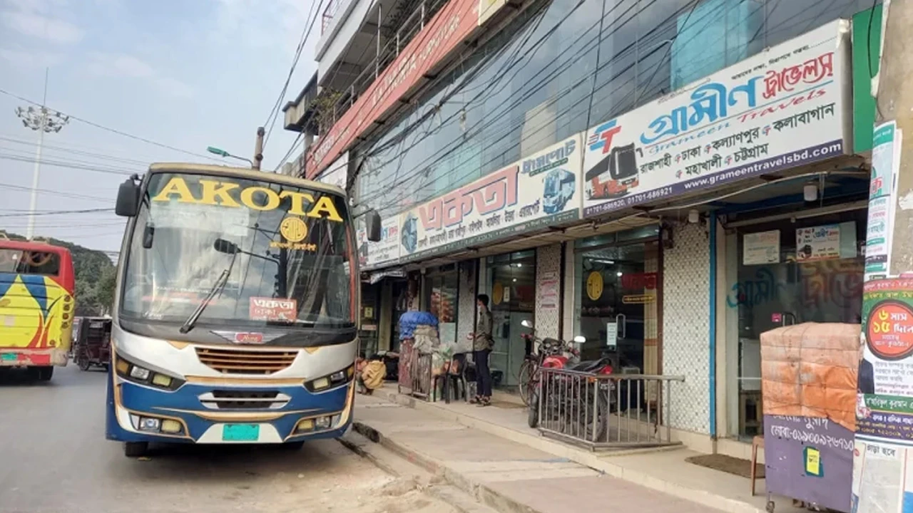 রাজশাহী থেকে বন্ধ সারাদেশের বাস চলাচল