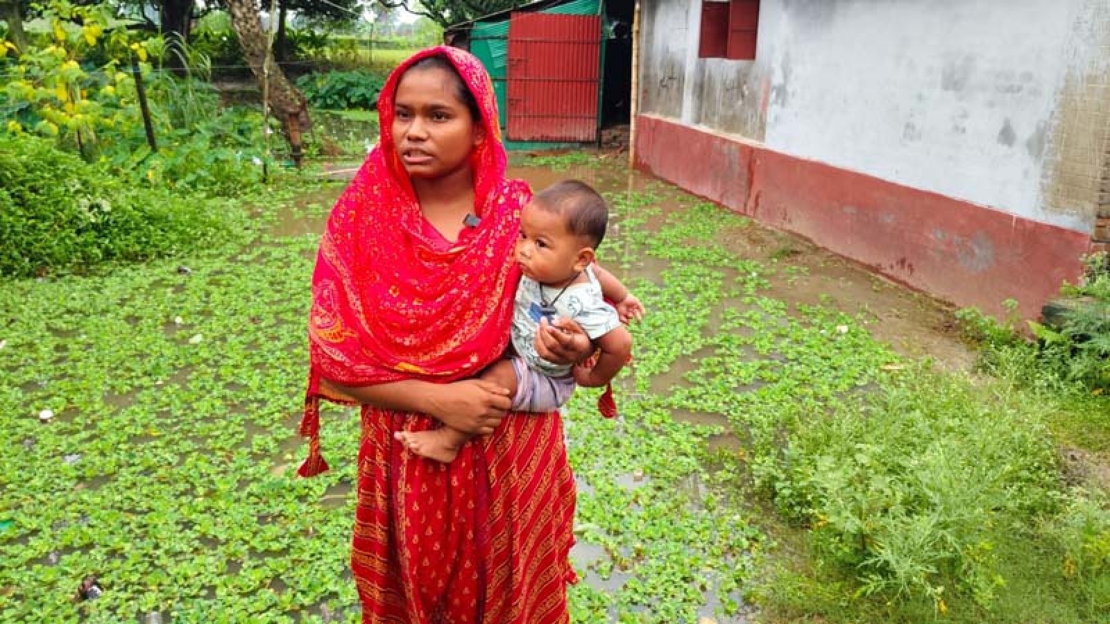 এক হাঁটু পানিতে জীবন, পুকুর নিয়ে ক্ষোভ